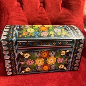 Vtg 60" Rare Mexican OLINALA  Authentic hand painted box 10"x6"x6 - HTF